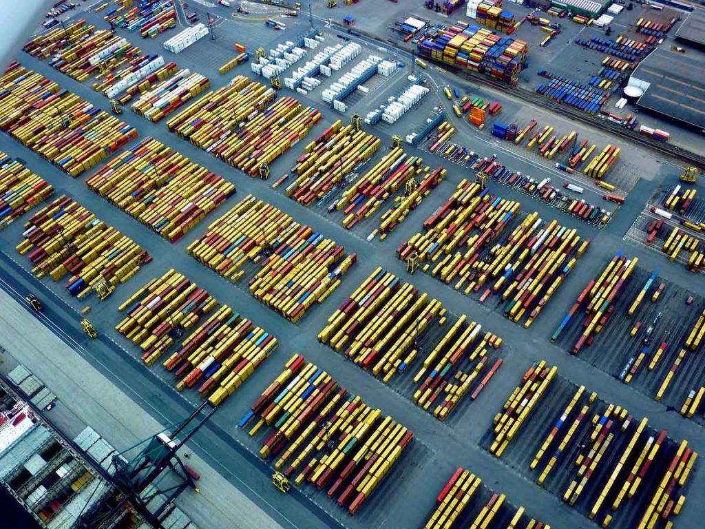Expresslogistik: Wenn jede Minute zählt - P.S.I. Speditions GmbH Symbolbild für Expresslogistik: Luftbildaufnahme des Containerhafen in Antwerpen